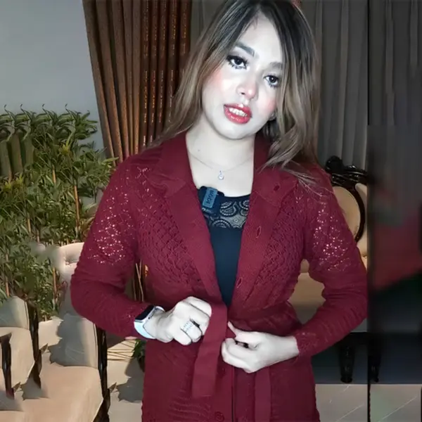 Stylish Maroon Long Knit Cardigan for Women - Image 2