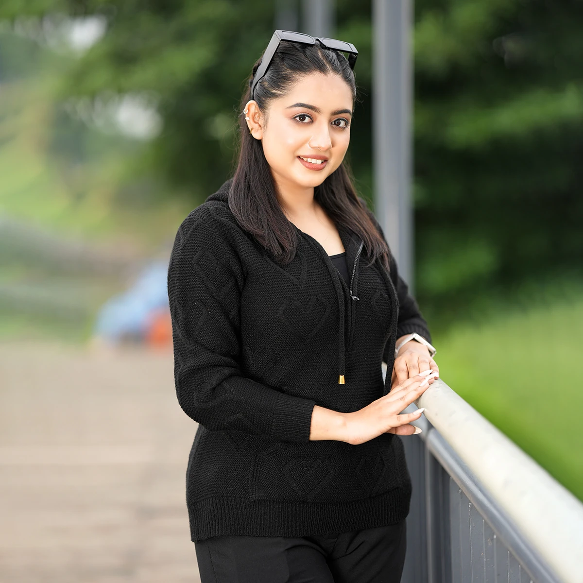 Stylish Black Winter Knit Hoodie for Women - Image 4